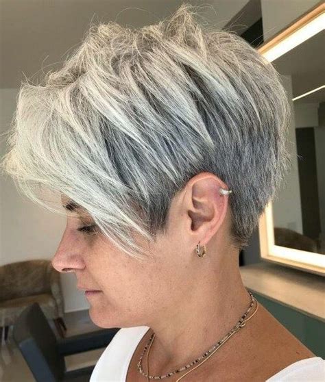 coiffure courte cheveux gris|Le gris vous irait si bien ! 13 idées de coupes courtes pour tous。